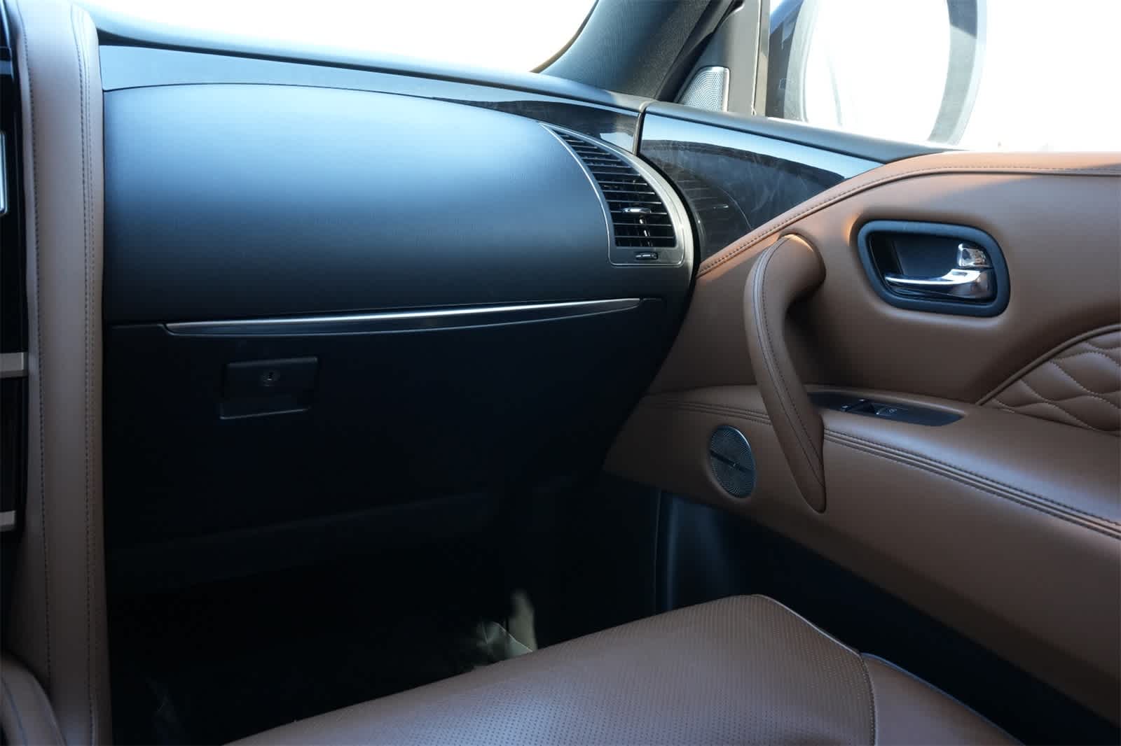 Thumbnail: 2024 INFINITI QX80 - 8