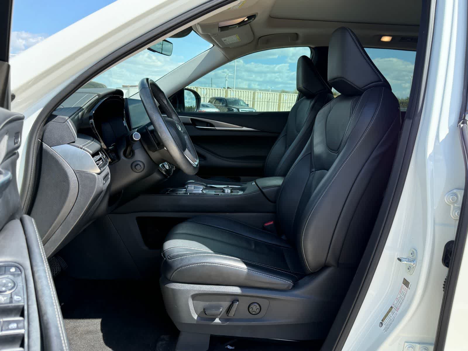 Thumbnail: 2023 INFINITI QX60 - 16