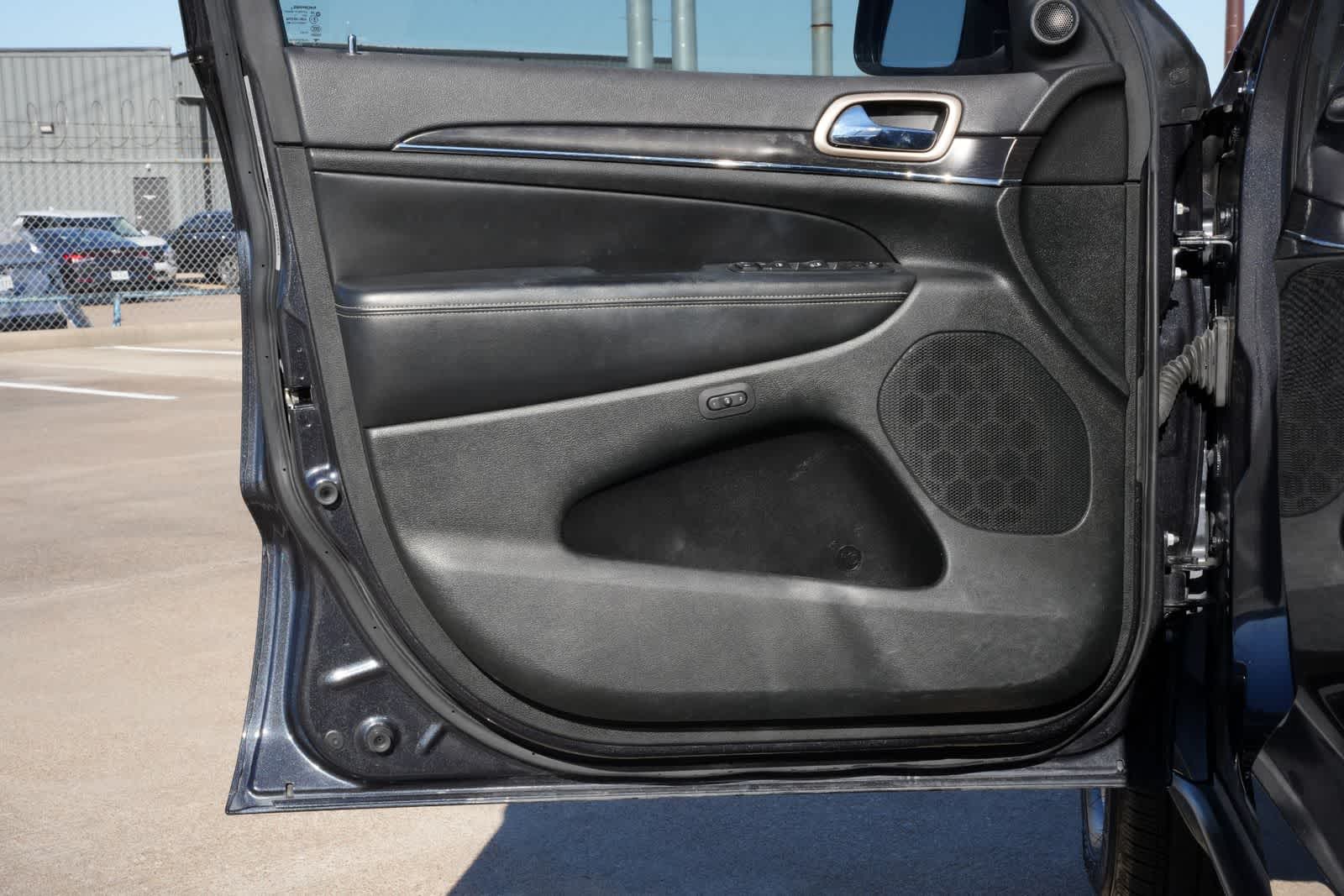 Thumbnail: 2014 Jeep Grand Cherokee - 18