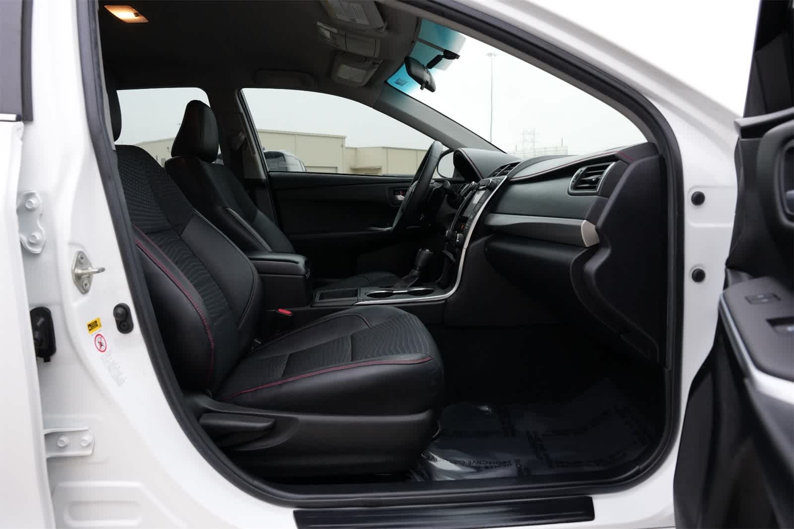 Thumbnail: 2015 Toyota Camry - 23