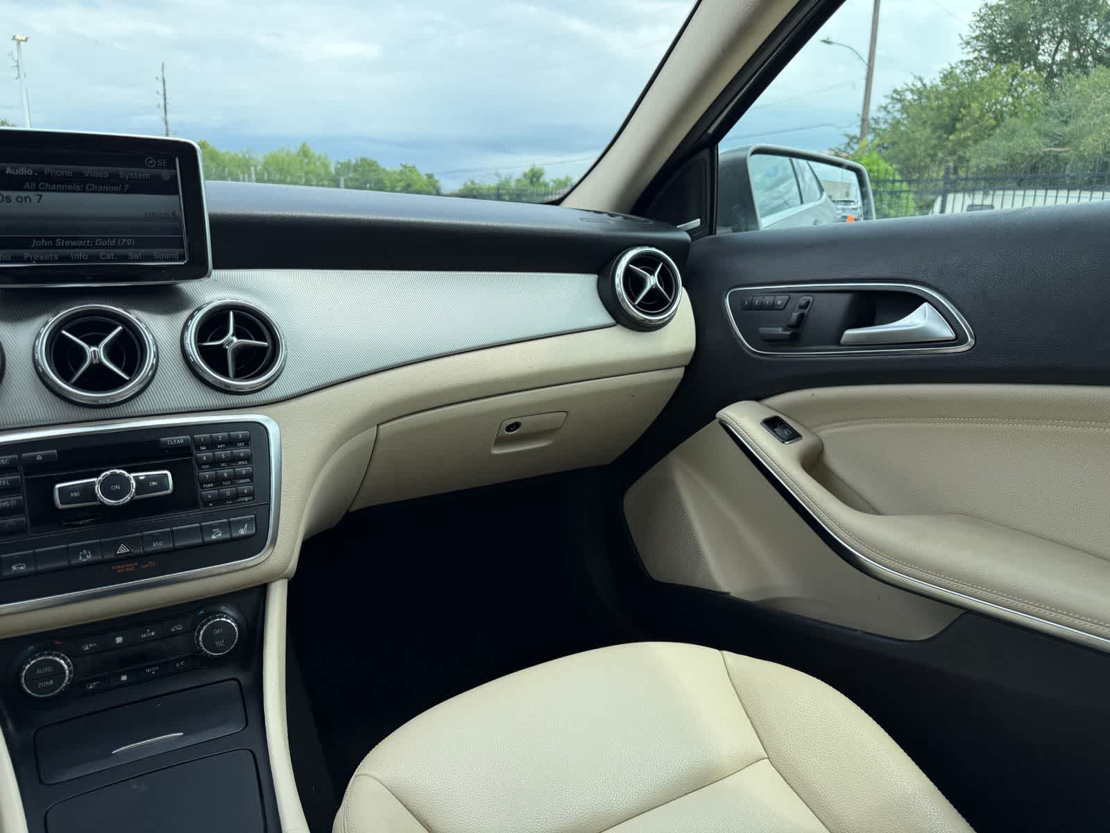Thumbnail: 2015 Mercedes-Benz GLA - 8