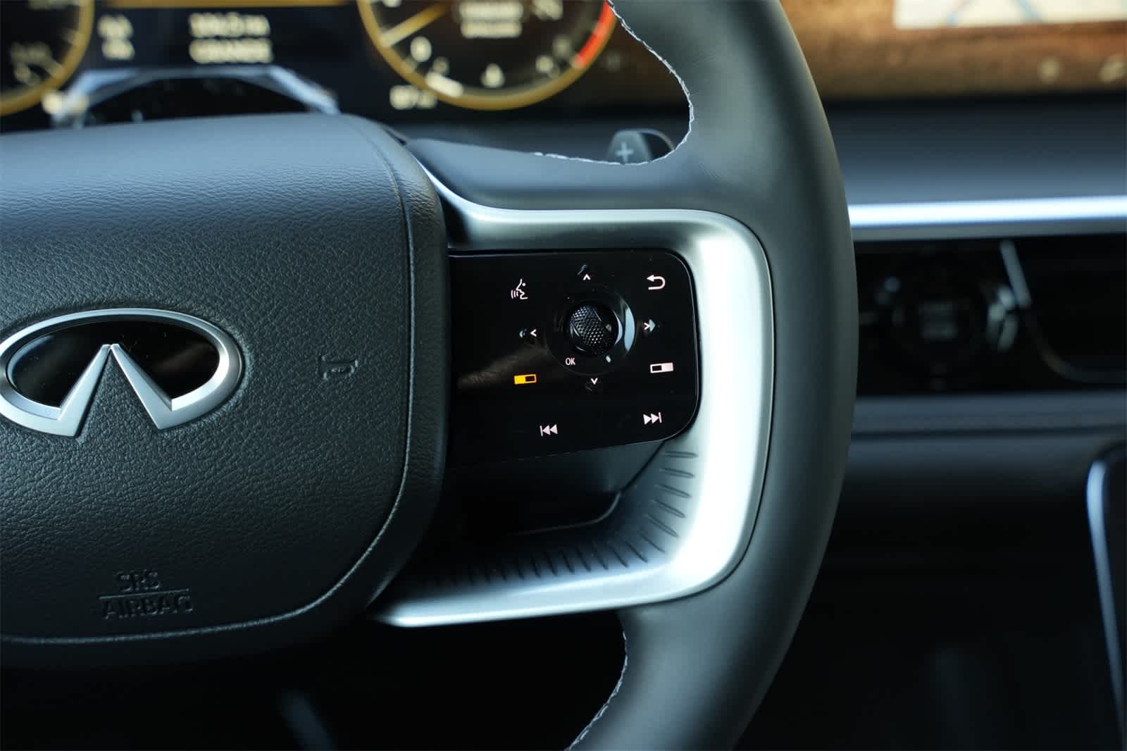 Thumbnail: 2025 INFINITI QX80 - 12