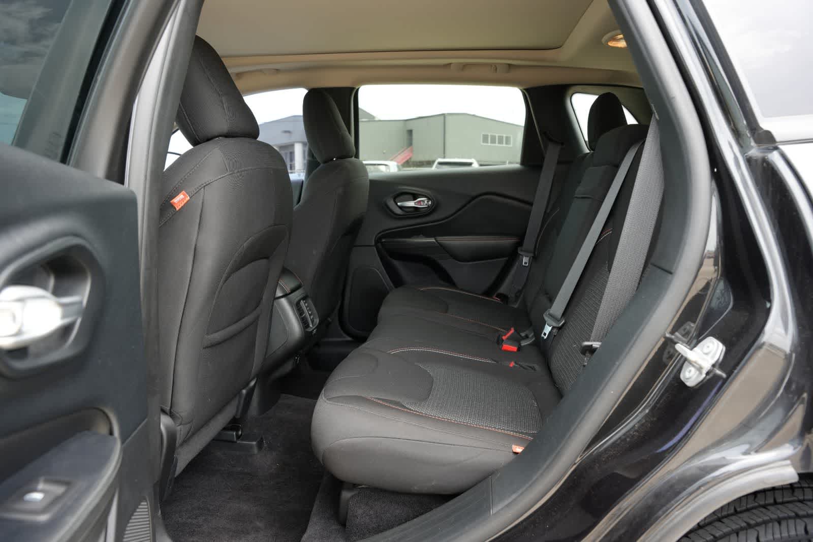Thumbnail: 2016 Jeep Cherokee - 19