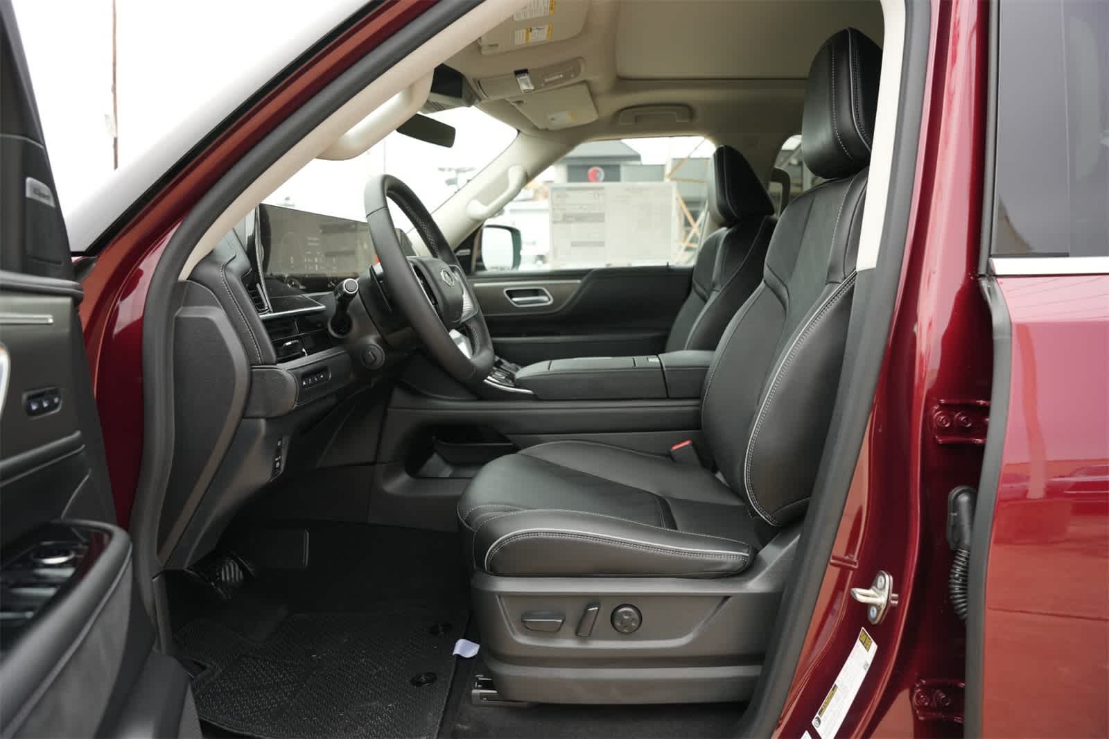 2025 INFINITI QX80 Luxe 17