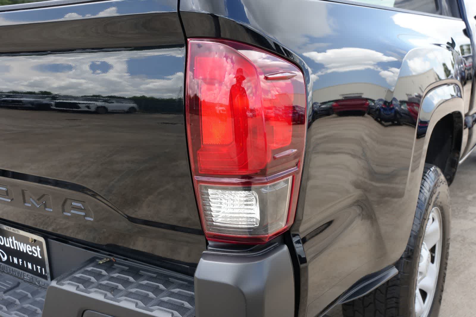Thumbnail: 2020 Toyota Tacoma - 18