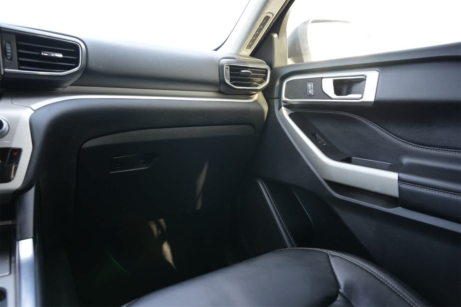 Thumbnail: 2020 Ford Explorer - 8