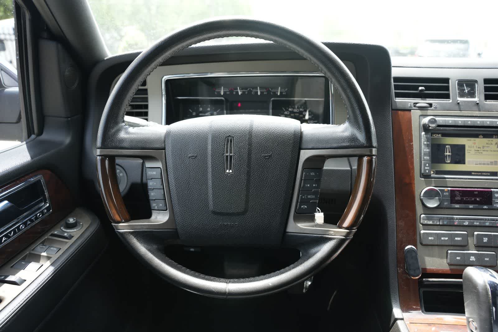 Thumbnail: 2014 Lincoln Navigator - 8