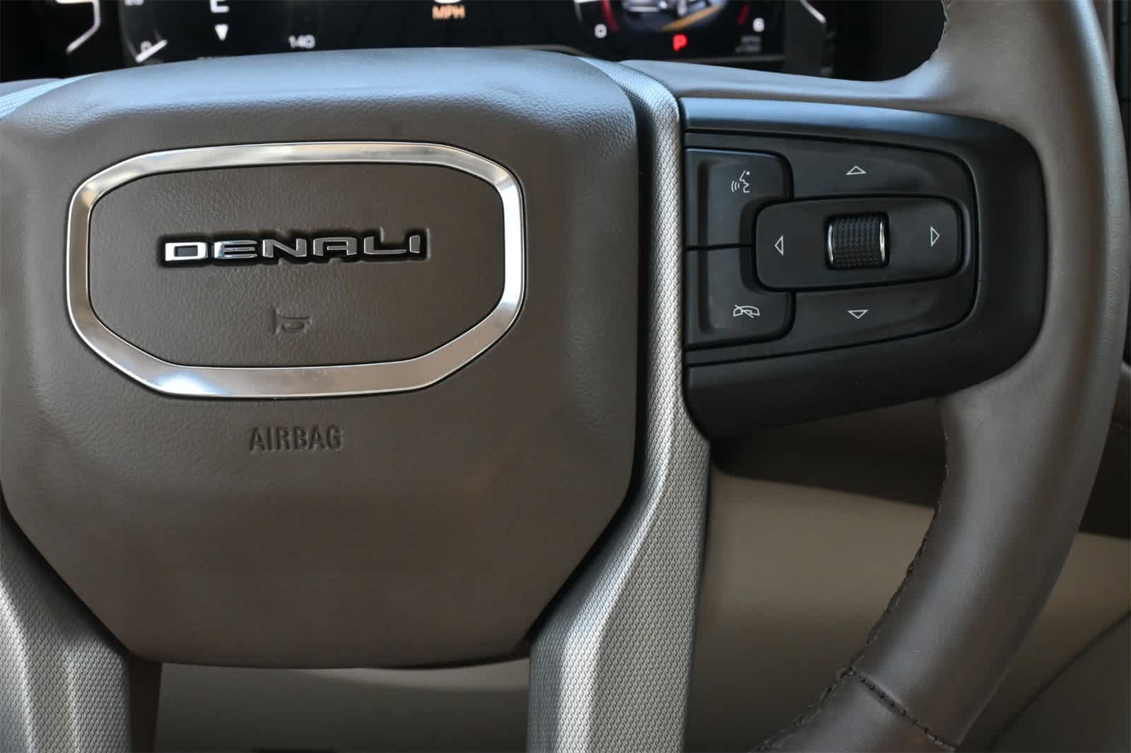 Thumbnail: 2023 GMC Yukon XL - 11