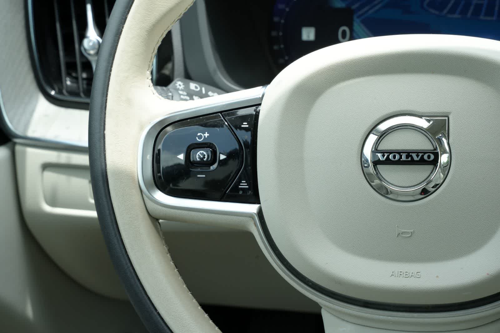 Thumbnail: 2025 Volvo XC60 - 10