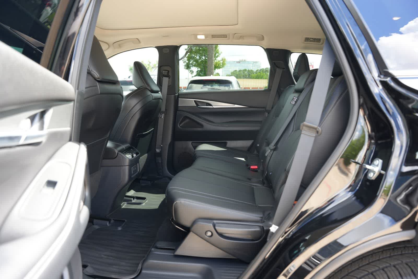 Thumbnail: 2027 INFINITI QX60 - 17