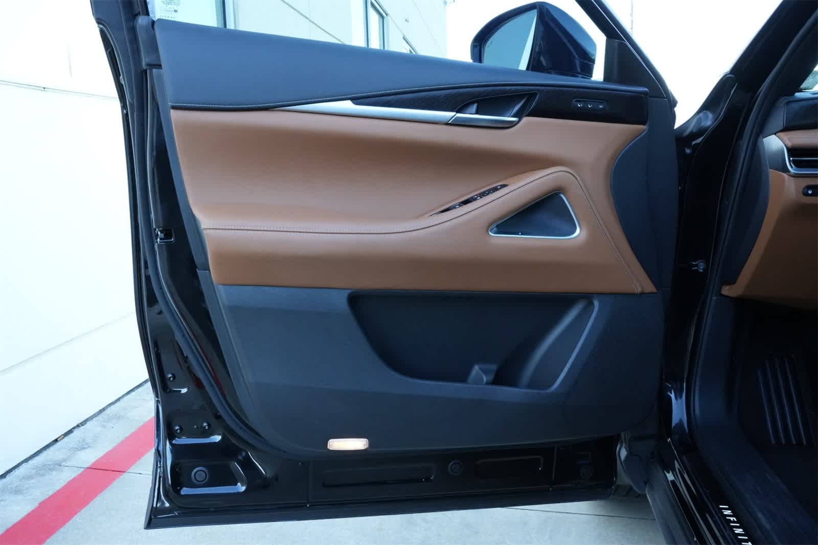 Thumbnail: 2025 INFINITI QX60 - 18