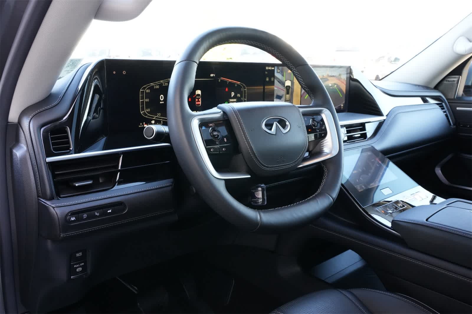 Thumbnail: 2025 INFINITI QX80 - 16