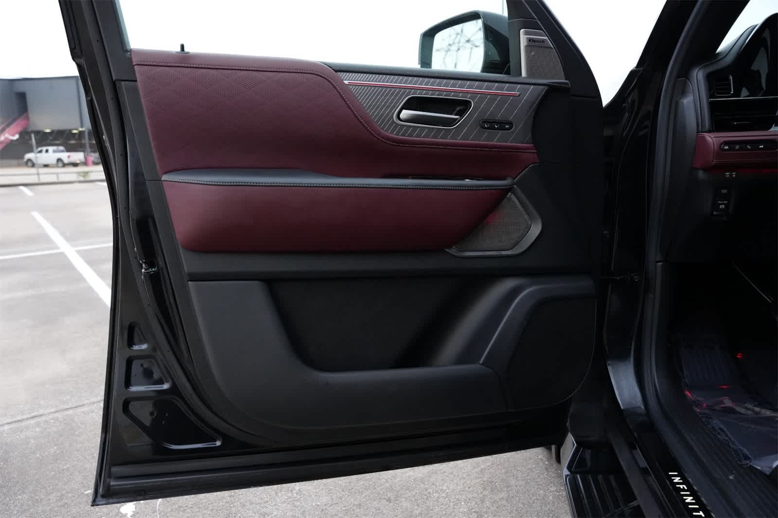 Thumbnail: 2025 INFINITI QX80 - 16