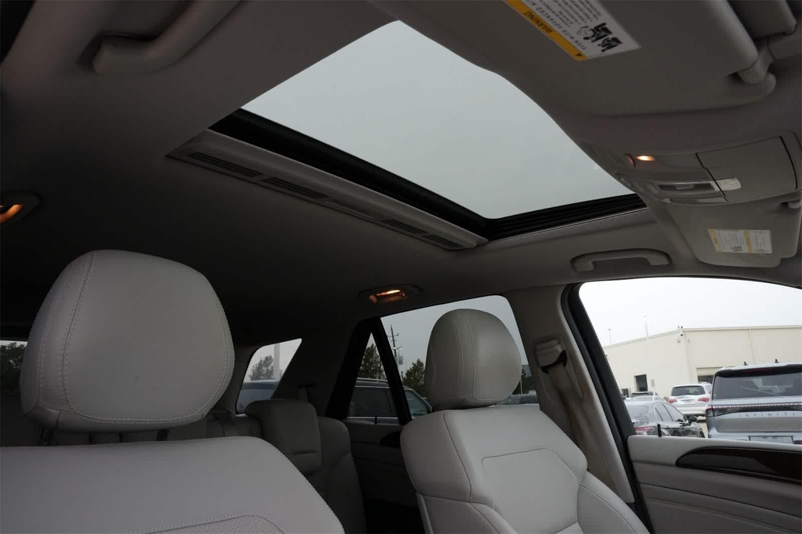 Thumbnail: 2015 Mercedes-Benz M-Class - 21