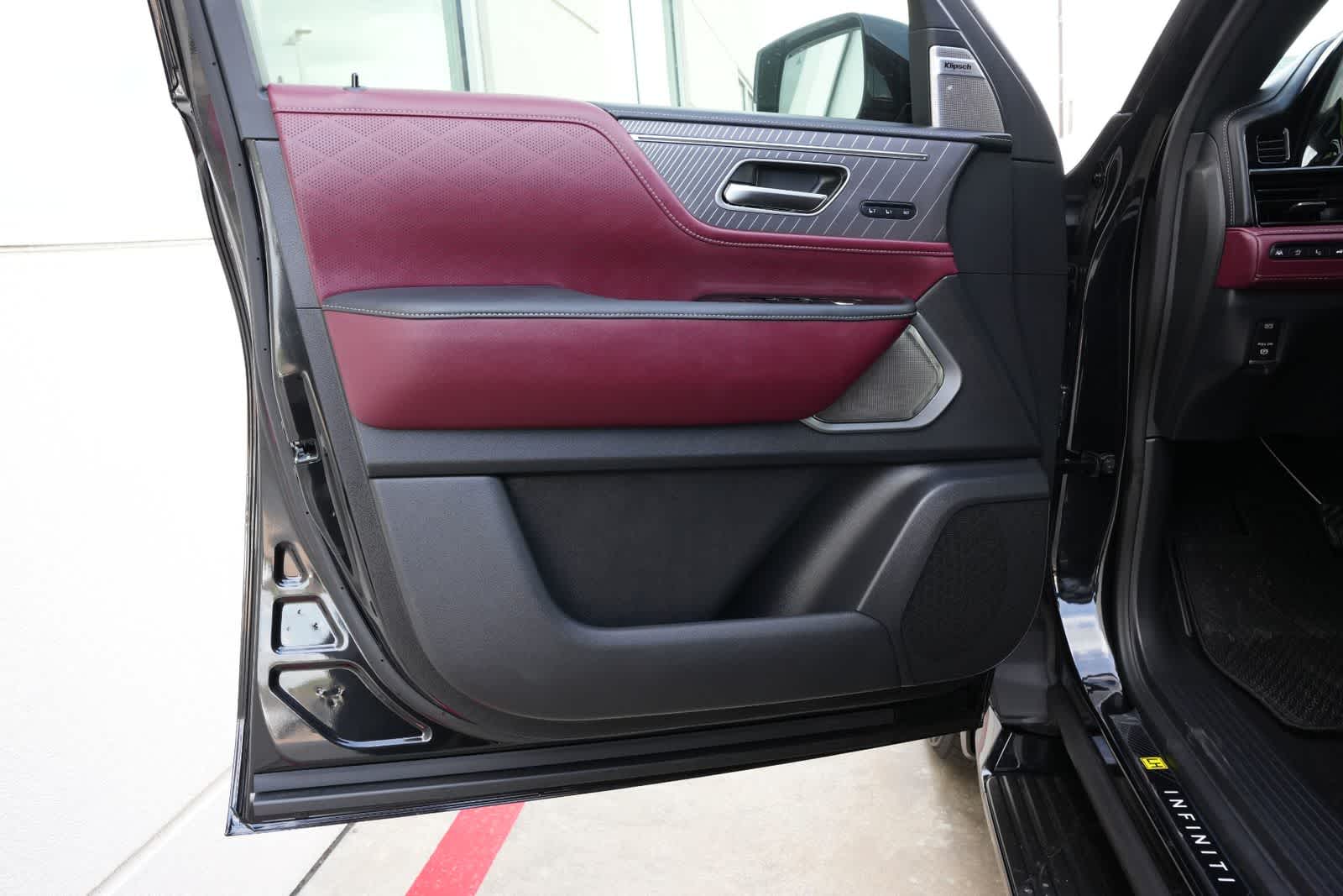 Thumbnail: 2026 INFINITI QX80 - 20