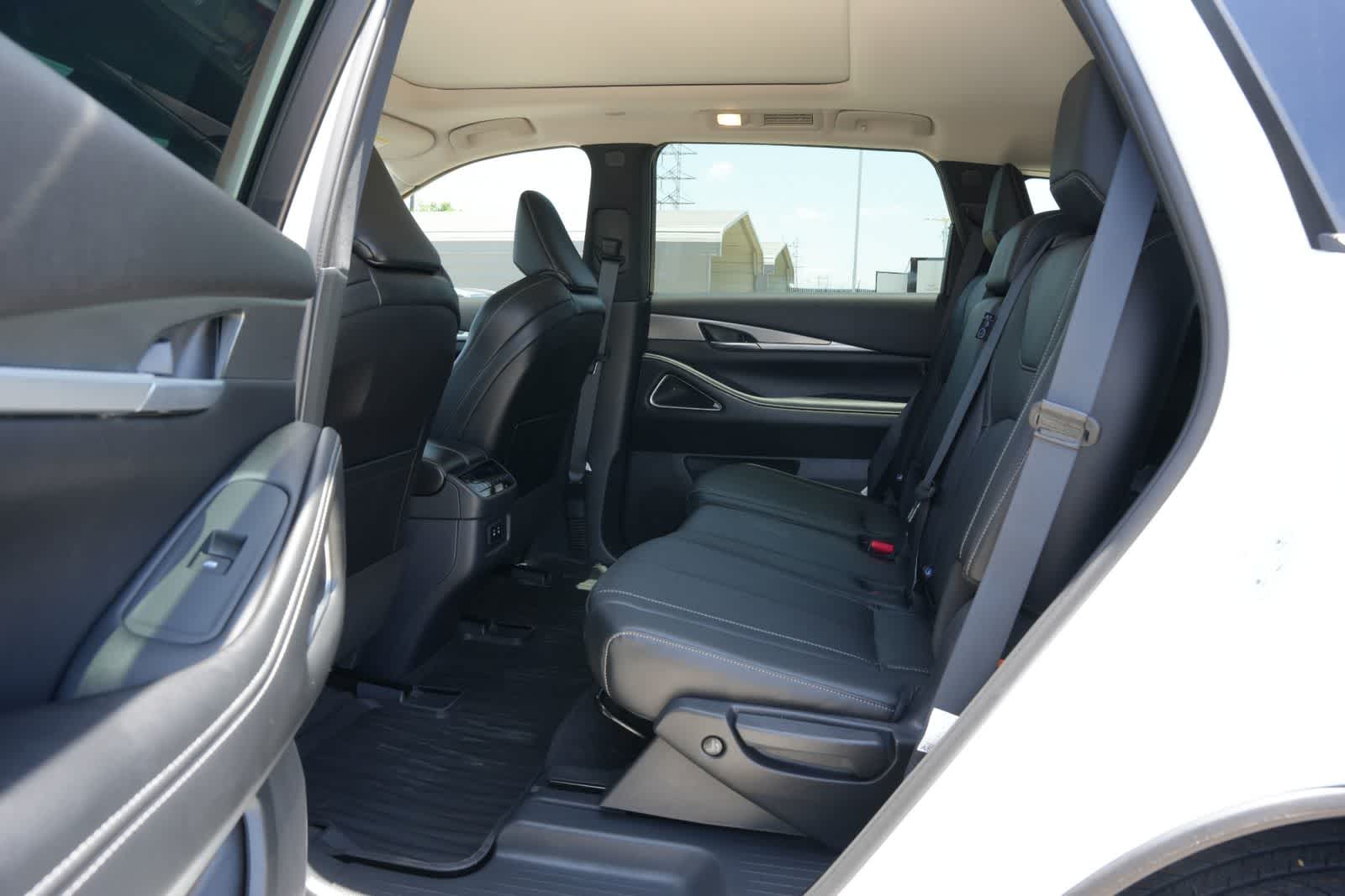 Thumbnail: 2027 INFINITI QX60 - 19