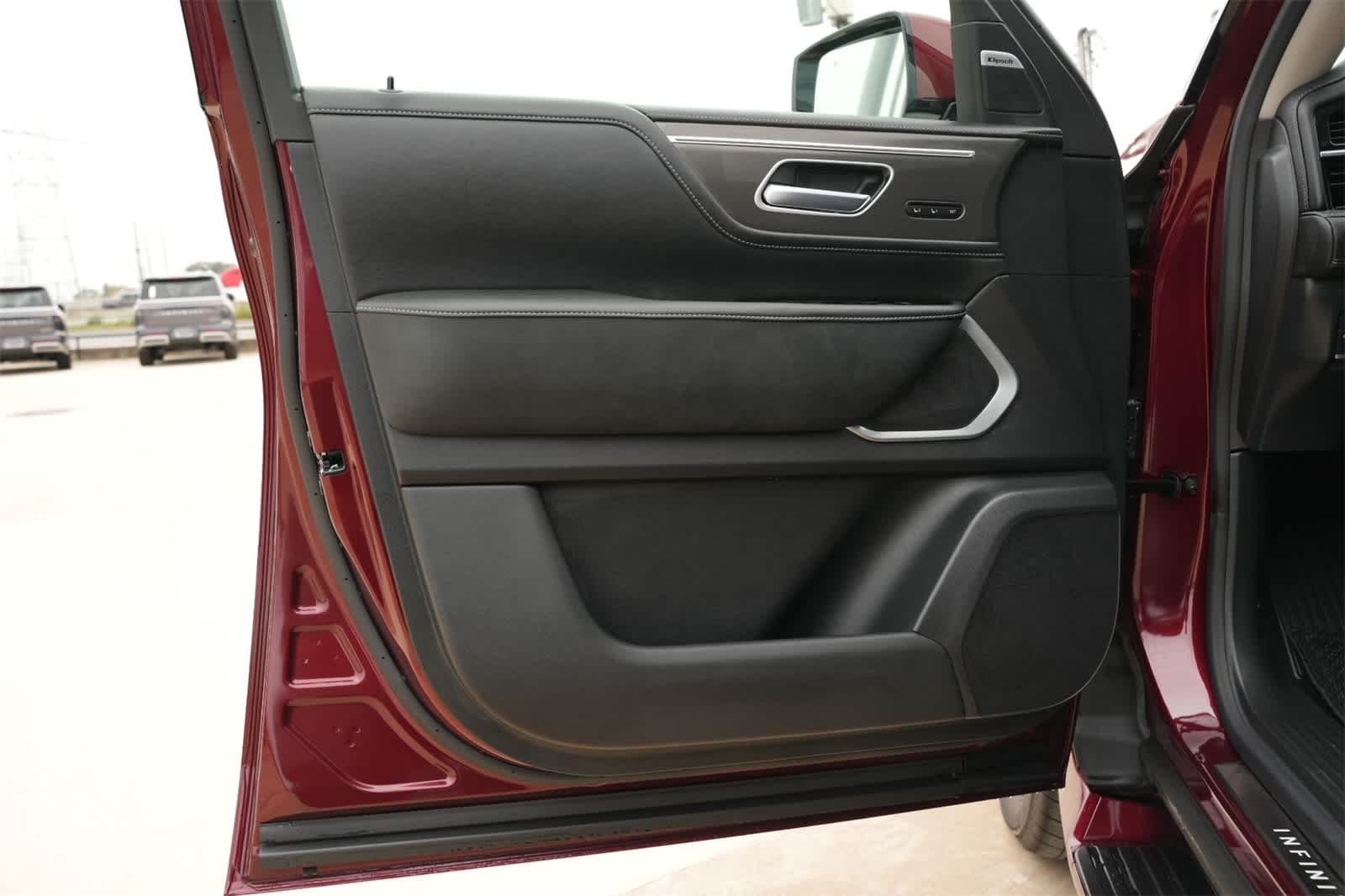 2025 INFINITI QX80 Luxe 18