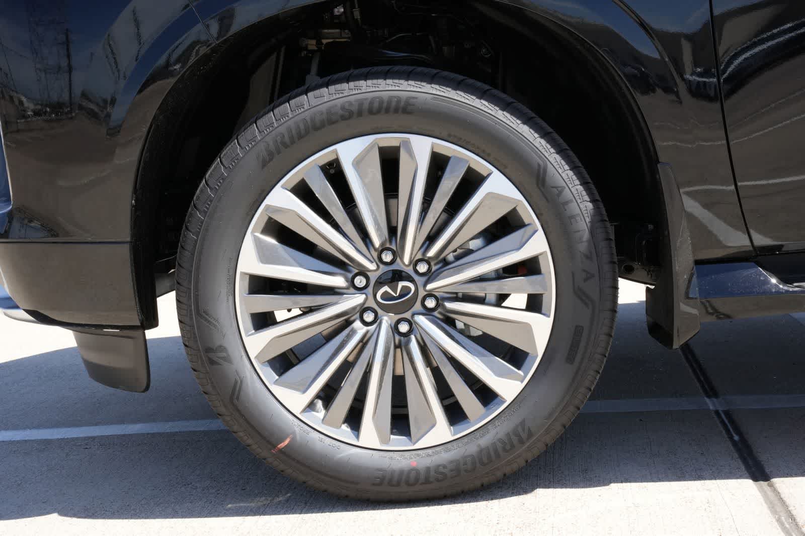 Thumbnail: 2026 INFINITI QX80 - 26