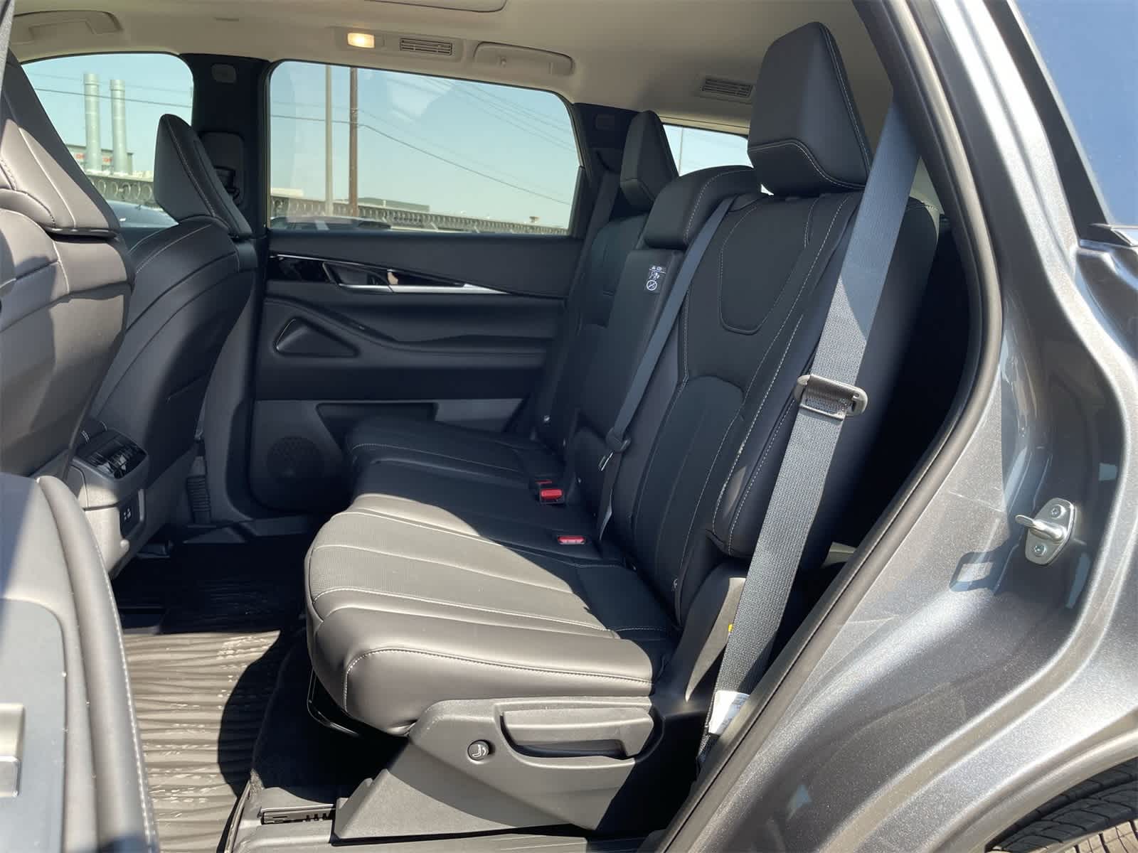 Thumbnail: 2025 INFINITI QX60 - 19