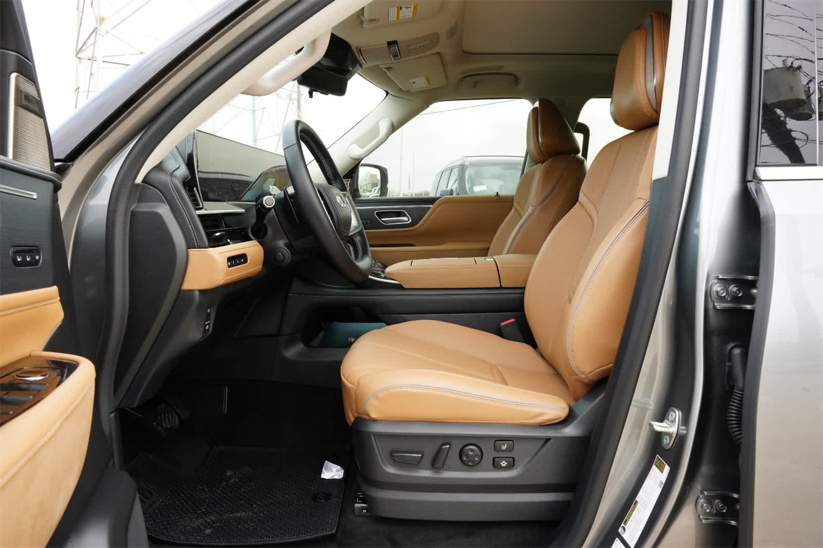 Thumbnail: 2025 INFINITI QX80 - 17