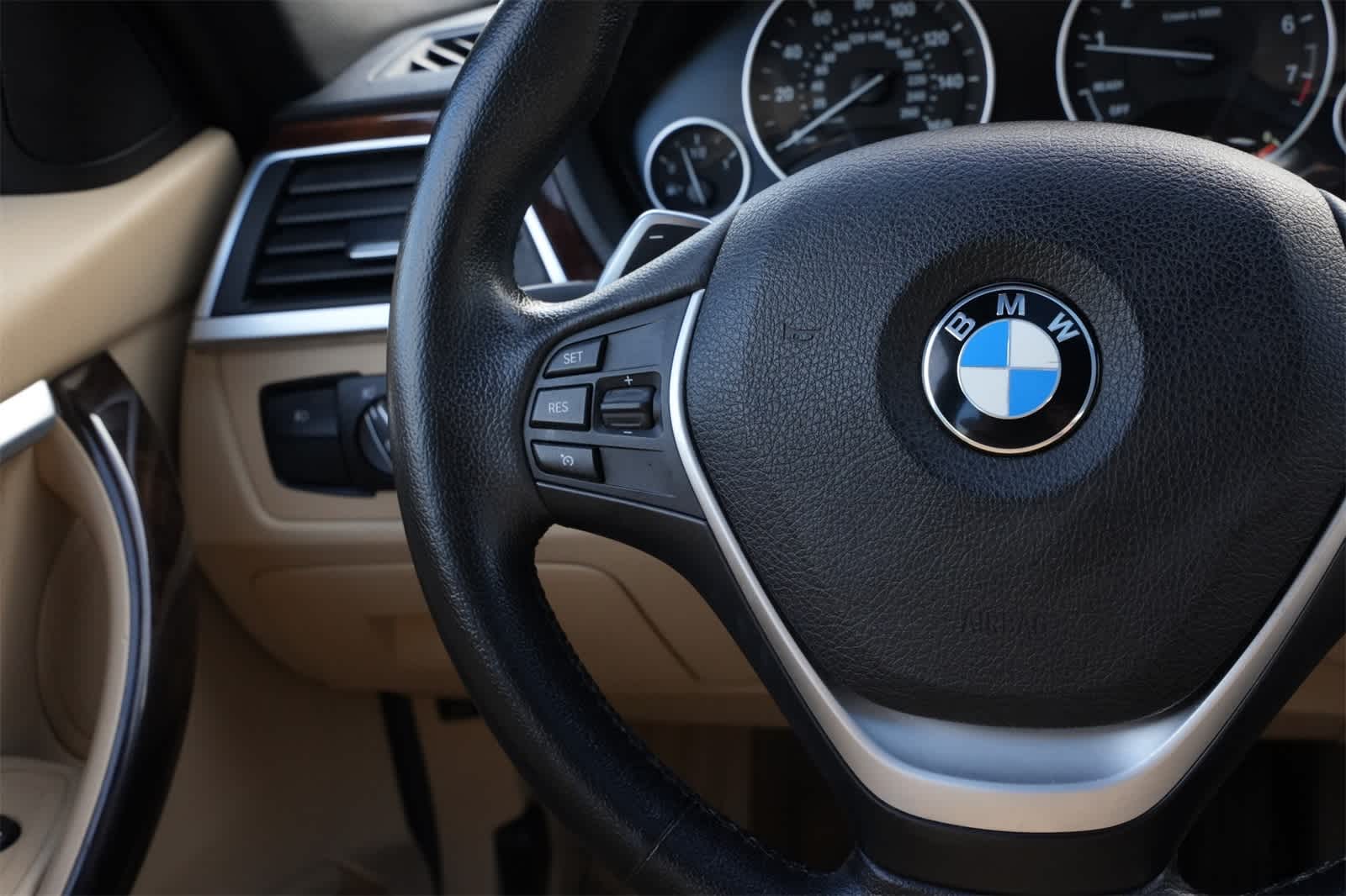 Thumbnail: 2016 BMW 3 Series - 10