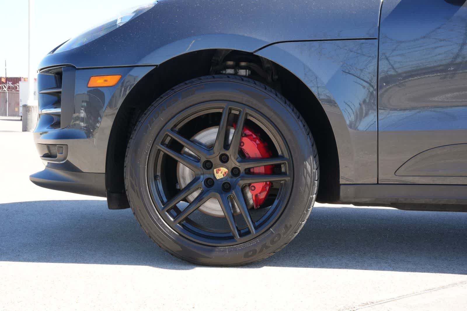 Thumbnail: 2021 Porsche Macan - 25