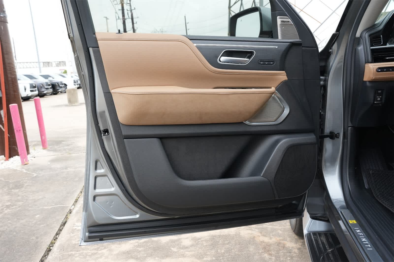 Thumbnail: 2025 INFINITI QX80 - 18