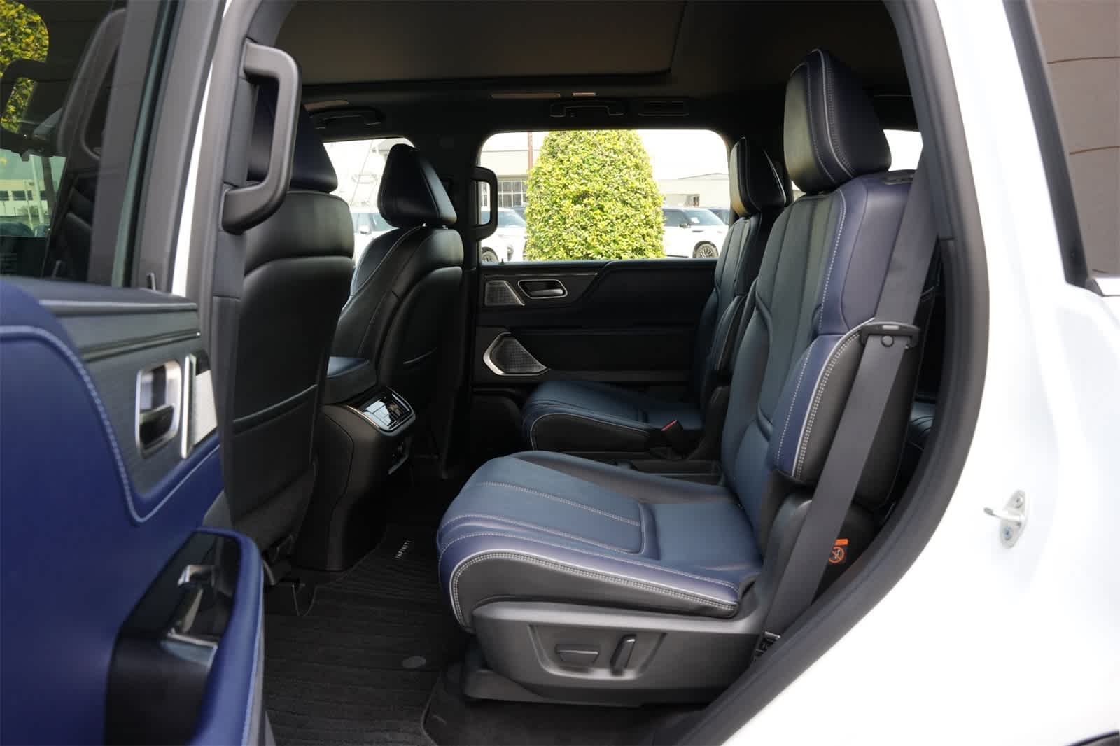 Thumbnail: 2026 INFINITI QX80 - 19