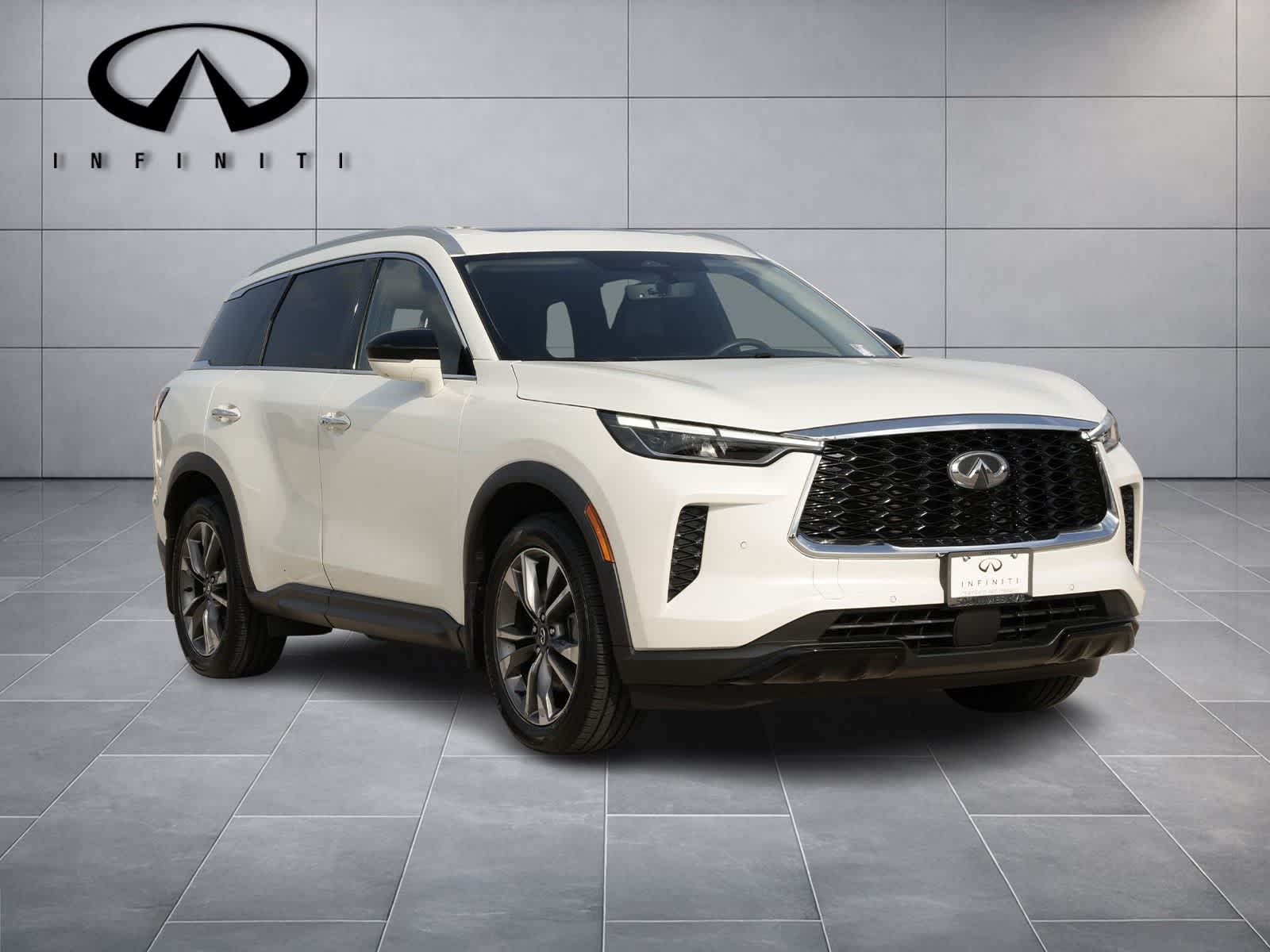 Thumbnail: 2023 INFINITI QX60 - 3