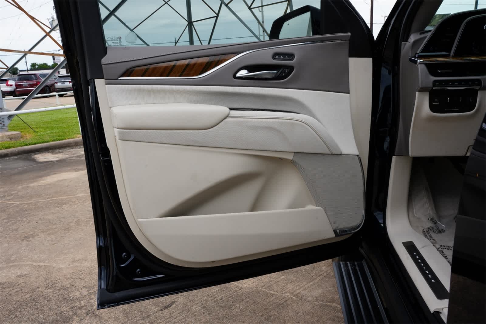 Thumbnail: 2023 Cadillac Escalade - 18