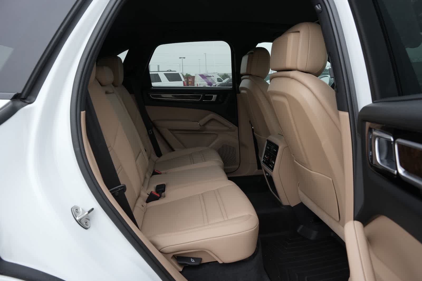 Thumbnail: 2023 Porsche Cayenne - 20