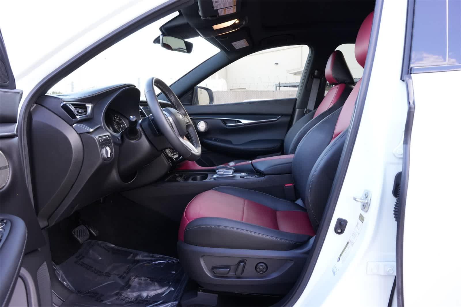 Thumbnail: 2025 INFINITI QX50 - 17