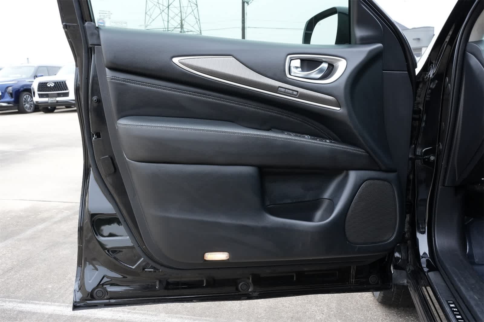 Thumbnail: 2018 INFINITI QX60 - 18