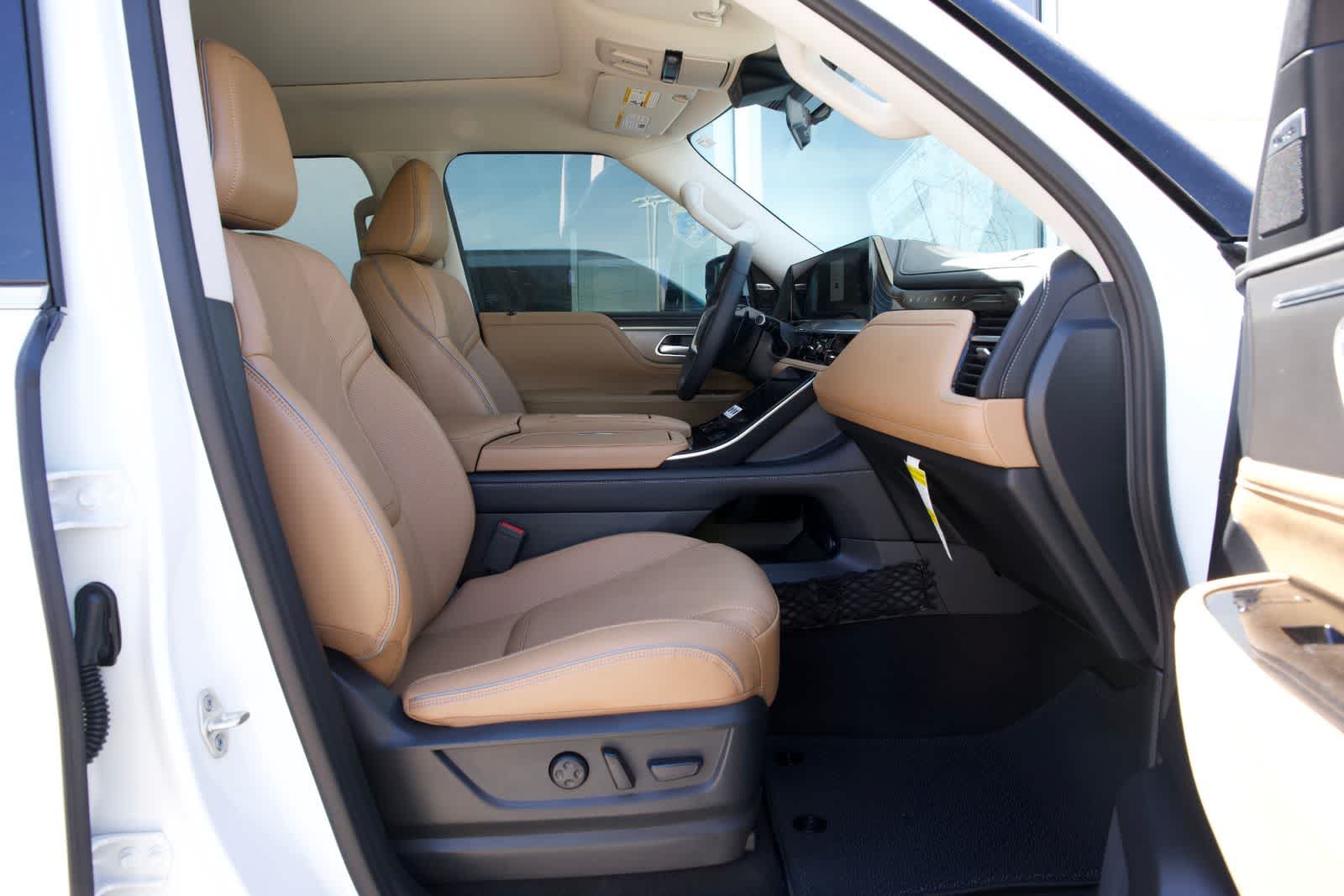 Thumbnail: 2026 INFINITI QX80 - 21