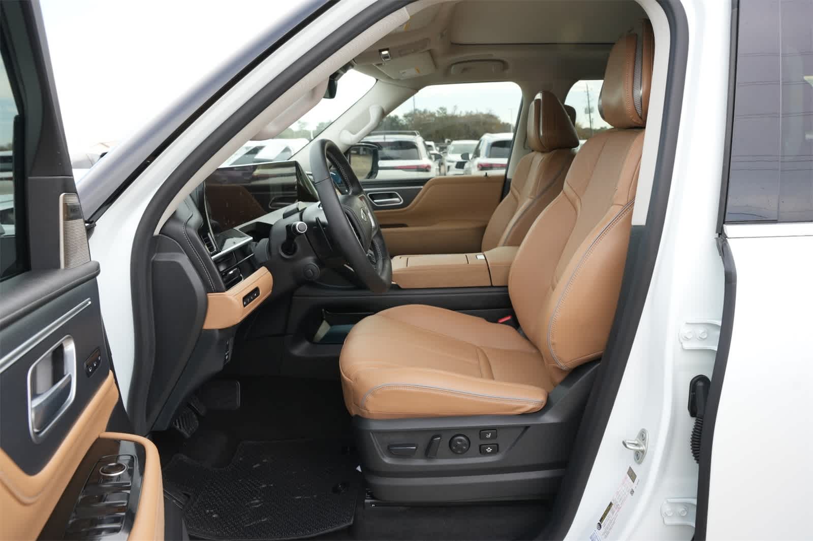 Thumbnail: 2025 INFINITI QX80 - 16