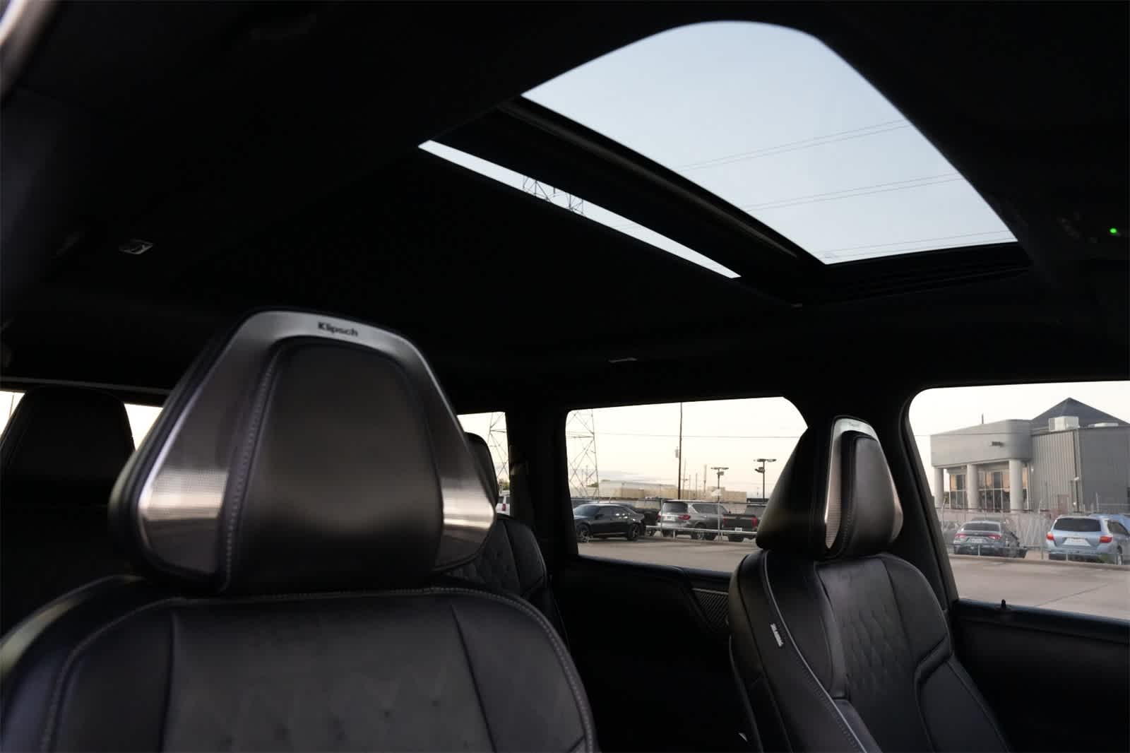 Thumbnail: 2026 INFINITI QX80 - 25