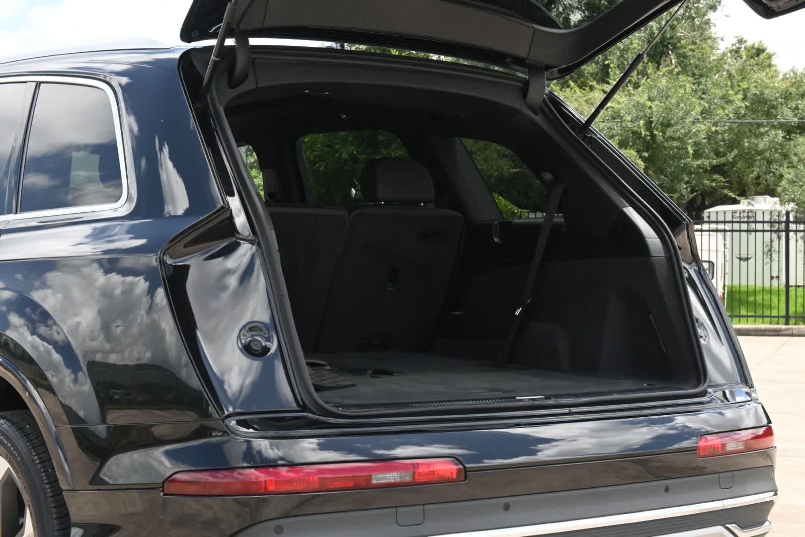 Thumbnail: 2022 Audi Q7 - 21