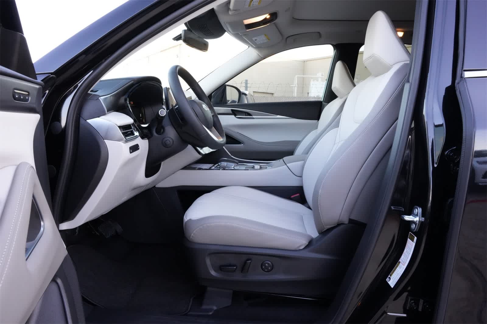 Thumbnail: 2026 INFINITI QX60 - 17