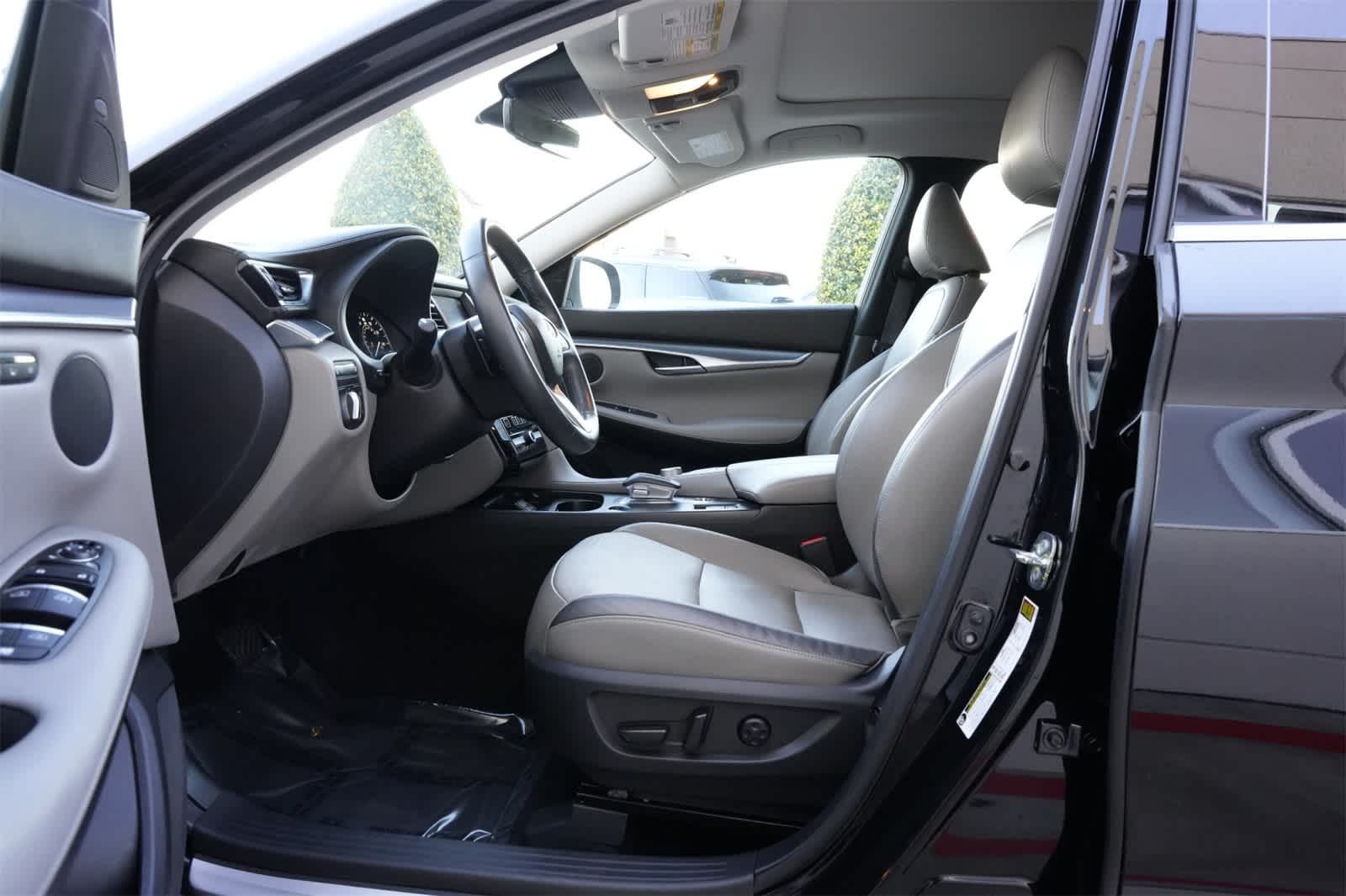 Thumbnail: 2023 INFINITI QX50 - 17