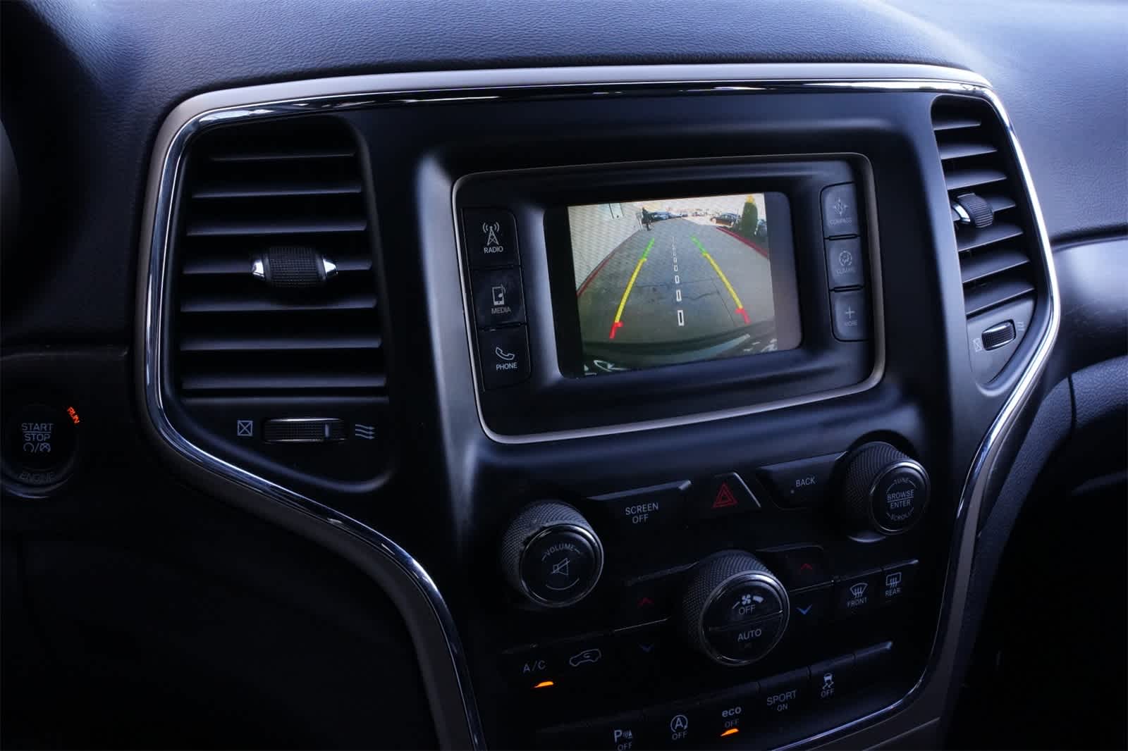 Thumbnail: 2016 Jeep Grand Cherokee - 14