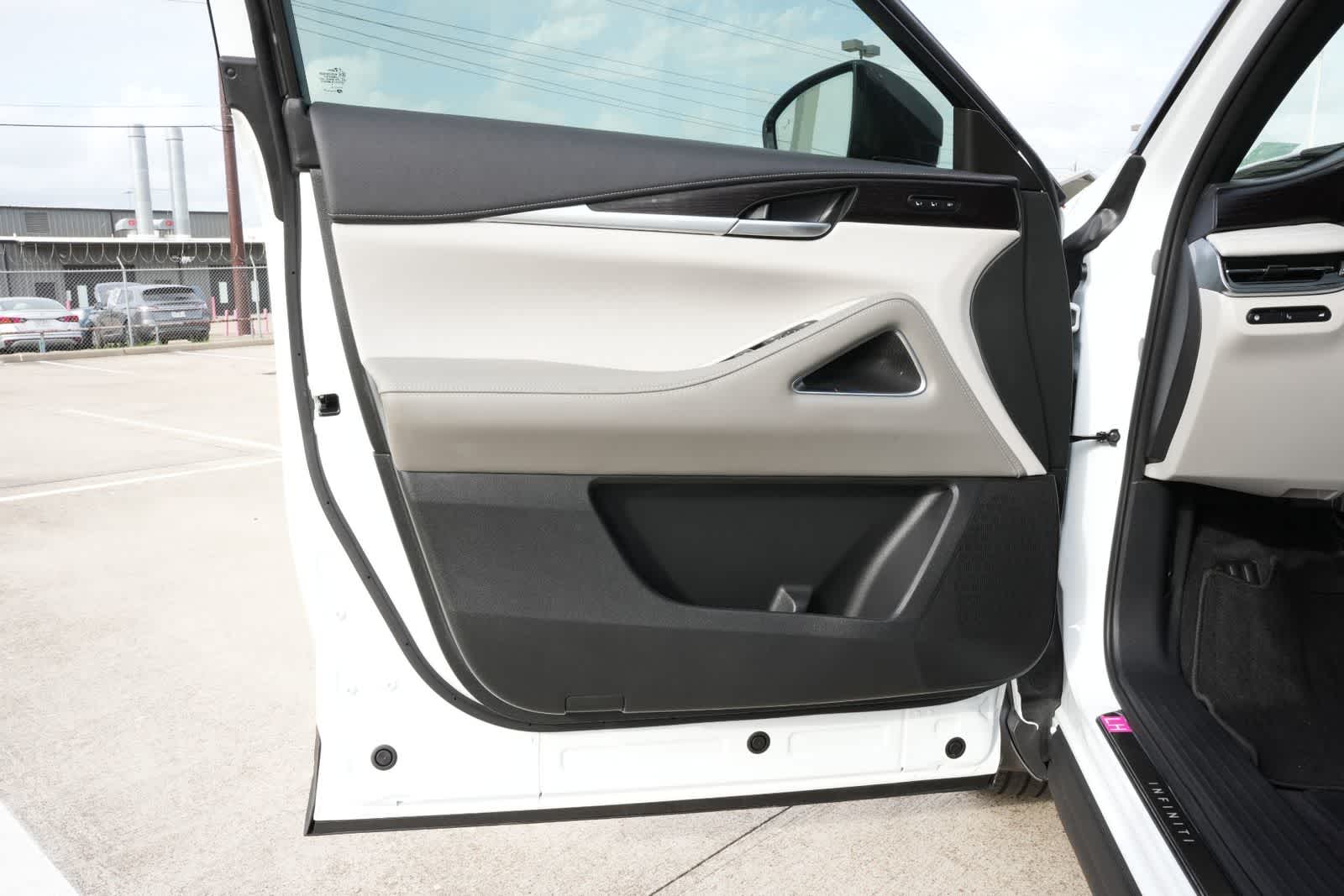 Thumbnail: 2026 INFINITI QX60 - 17