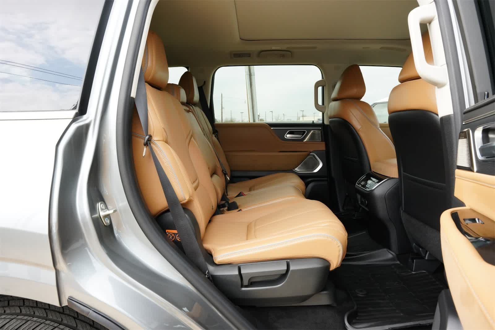 Thumbnail: 2025 INFINITI QX80 - 22