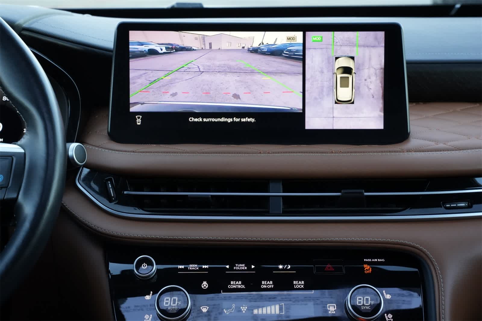 Thumbnail: 2023 INFINITI QX60 - 14