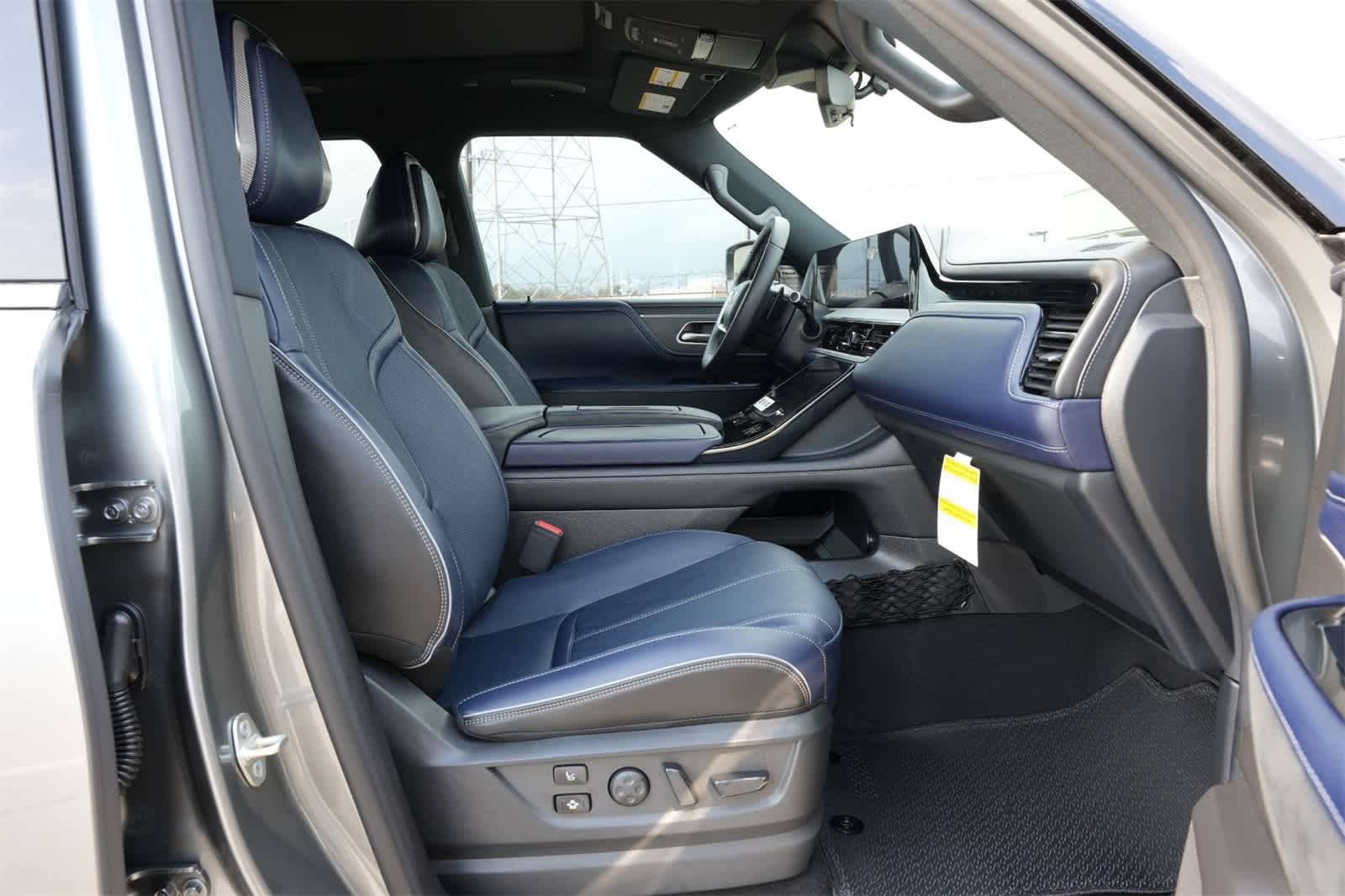 Thumbnail: 2026 INFINITI QX80 - 23