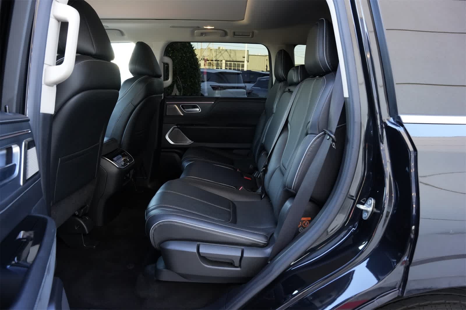 Thumbnail: 2025 INFINITI QX80 - 16