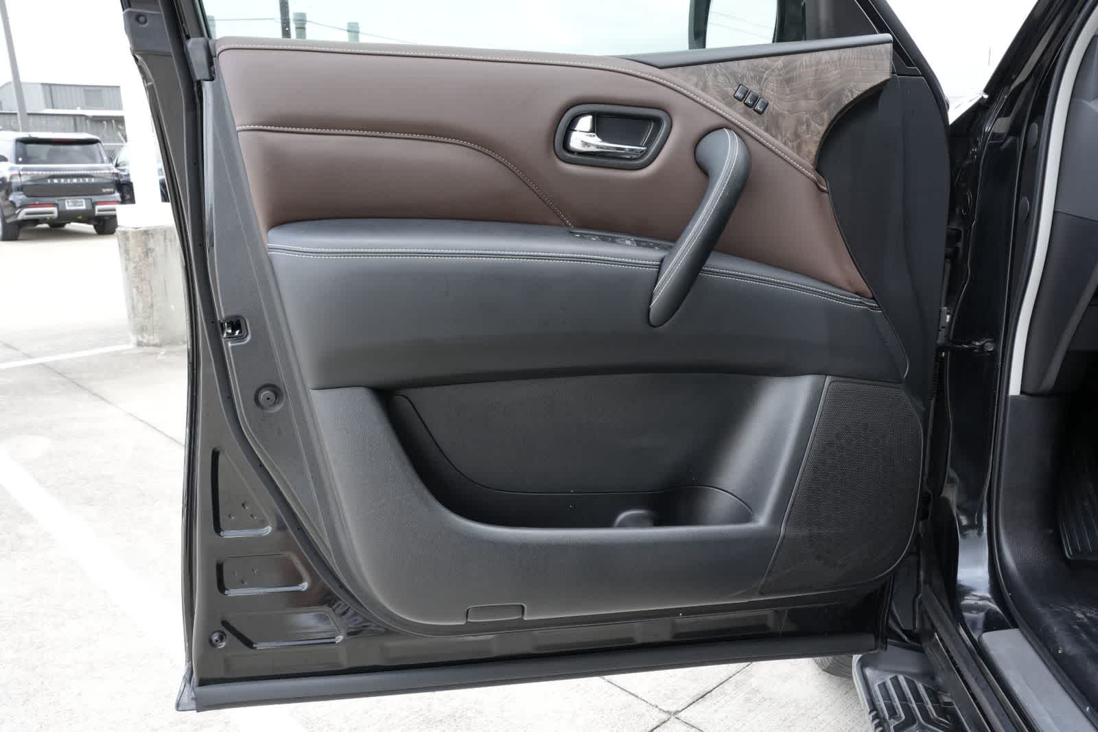 Thumbnail: 2024 INFINITI QX80 - 18