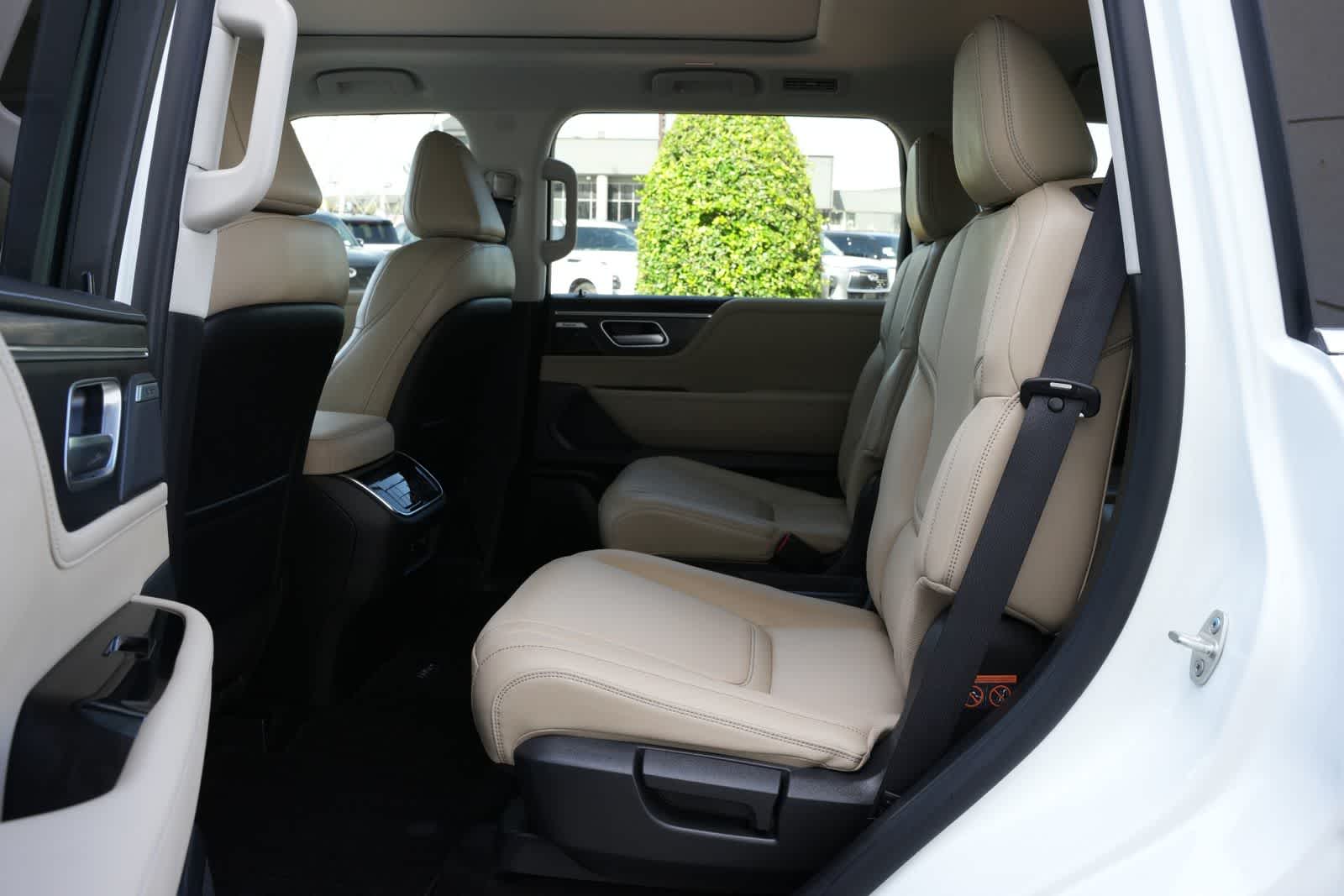 Thumbnail: 2026 INFINITI QX80 - 18