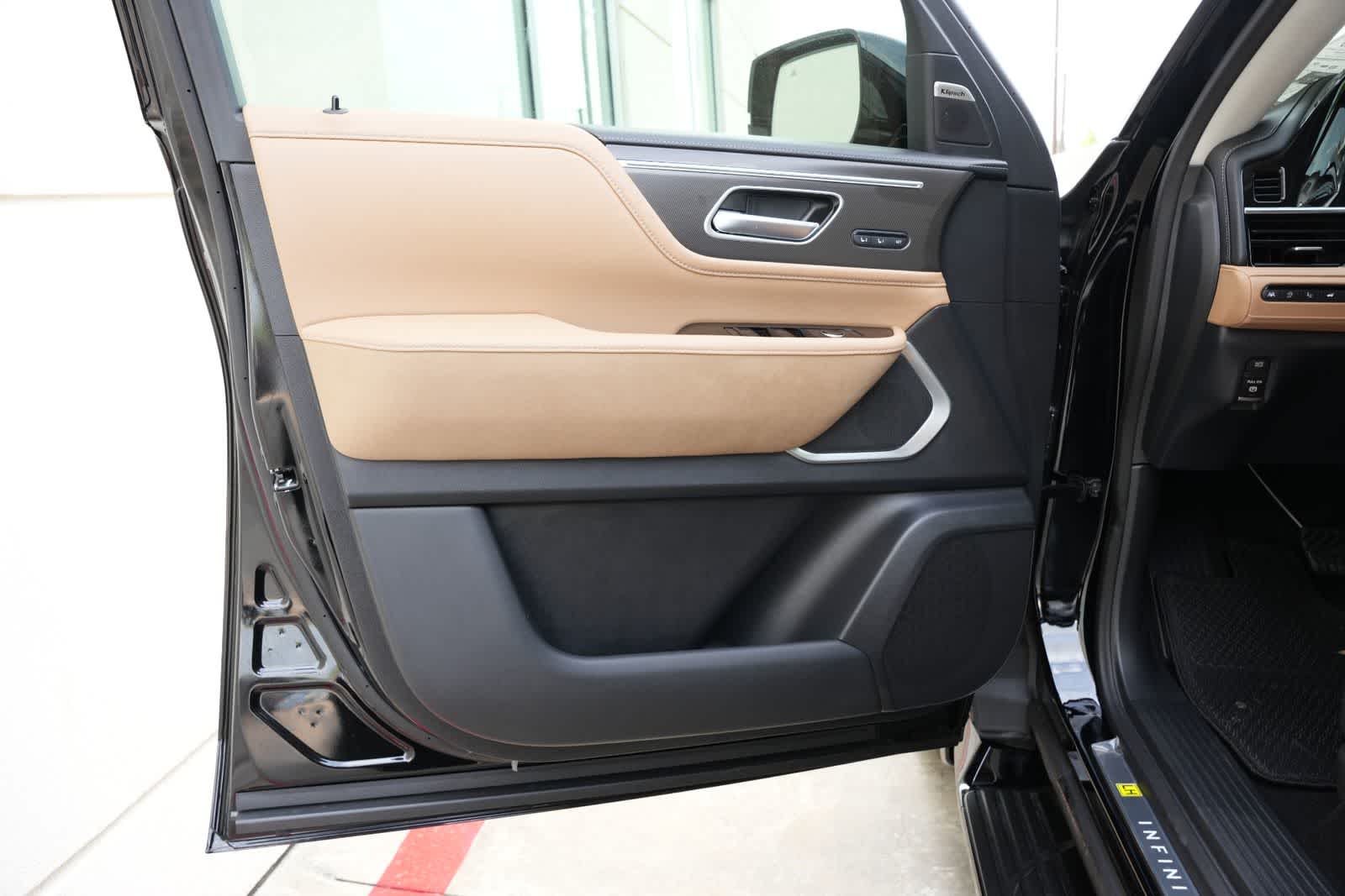 Thumbnail: 2026 INFINITI QX80 - 18