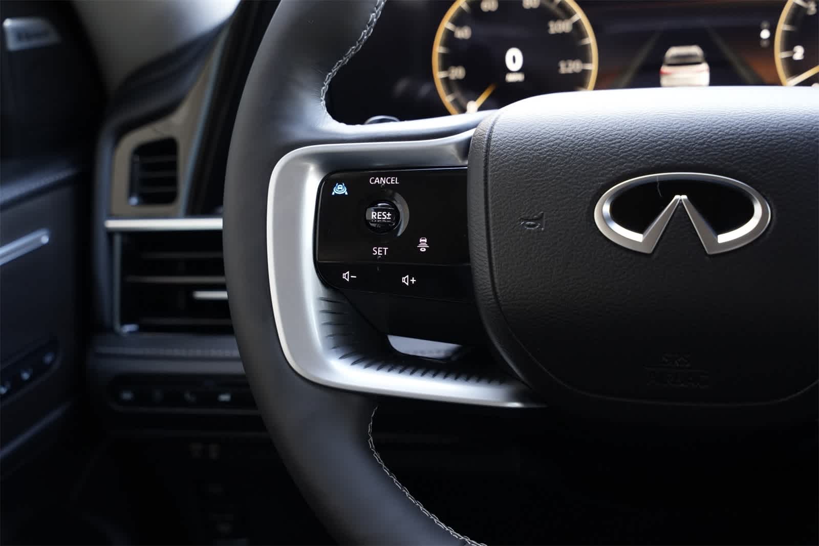 Thumbnail: 2026 INFINITI QX80 - 10