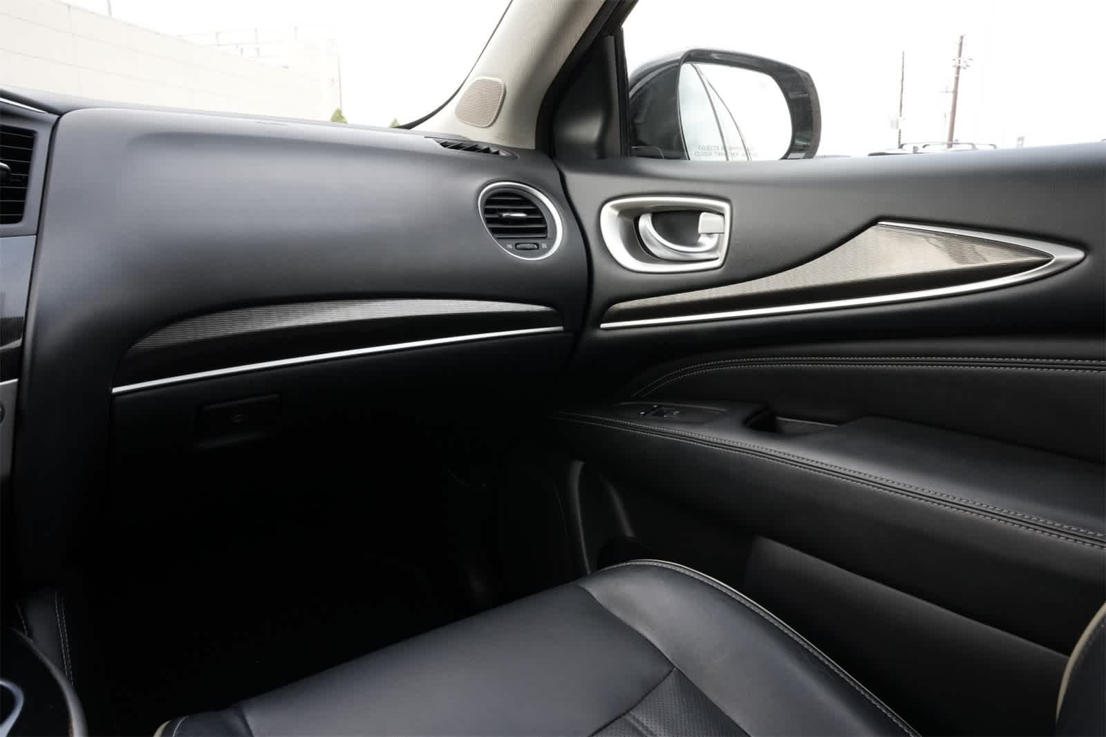 Thumbnail: 2017 INFINITI QX60 - 8